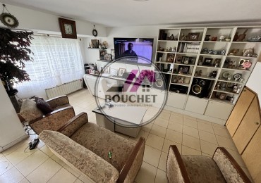 VENDO CHALET CON PARQUE 4 AMBIENTES - CONSTITUCION